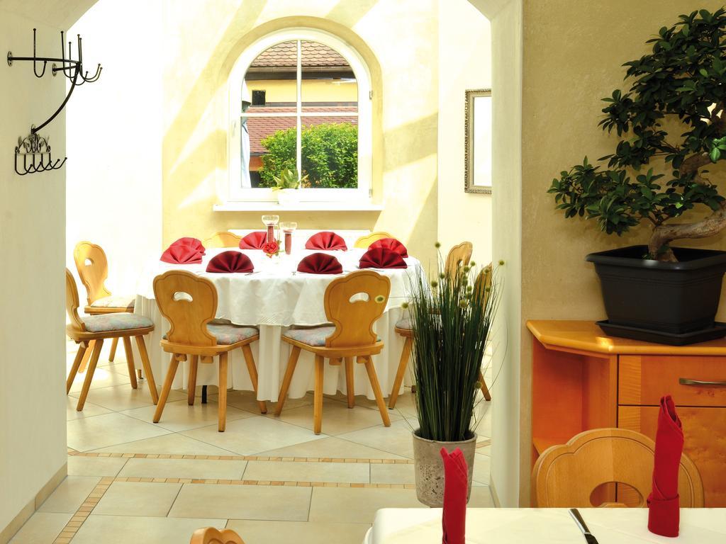 Landgasthof Scheubel Gremsdorf ภายนอก รูปภาพ